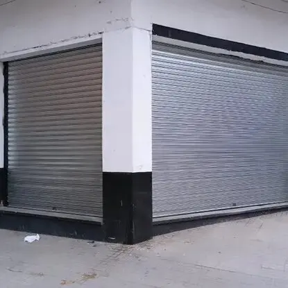 Cortina metálica en un comercio de Punta Carretas, Montevideo