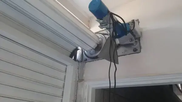Motores para automatizar cortinas metálicas